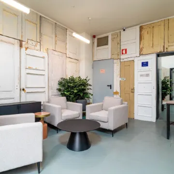 Limehome Porto Rua Das Oliveiras Отели рядом с достопримечательностью «Церковь кармелитов»