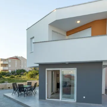 Apartments Tomana