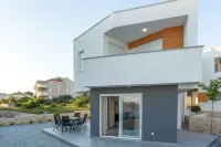 Apartments Tomana