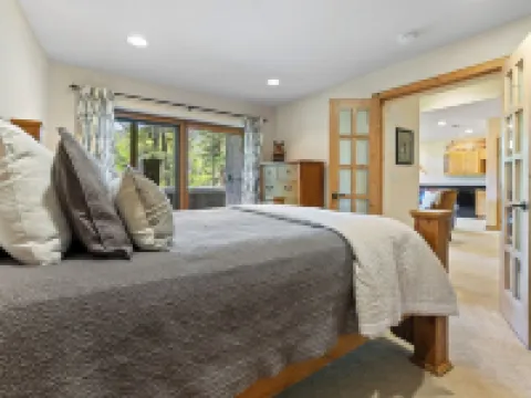 Spacious Townhome w/ Private Spa - Just Minutes from Vail and Beaver Creek! Hotels in Eagle-Vail