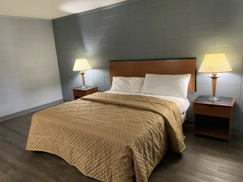 Paradise Suites - Newport News & Jefferson Ave Hotels in Smithfield