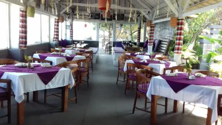 Amarta Beach Cottages Отели рядом с достопримечательностью «Candidasa Bali Driver»