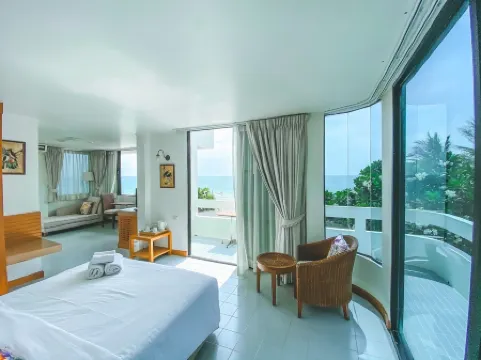 โรงแรมริมหาดเนินชเลหัวหิน Nern Chalet Beachfront Hotel Hua Hin