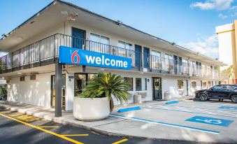 Motel 6 Kissimmee, FL - Orlando