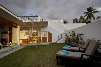Calamansi Cove Villas Hotels near Polwaththa Shopping Complex