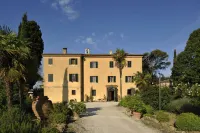 Borgo Casabianca Hotel in zona Chiesa Parrocchiale dei SS. Pietro e Andrea