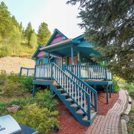 The Victorian at Valley Glen- a romantic mountain getaway