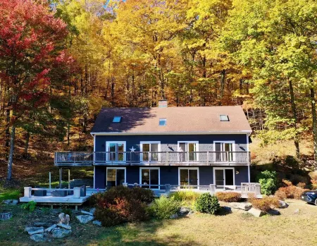 Escape to an Exclusive Mountain Retreat: Experience the Splendor of all seasons.