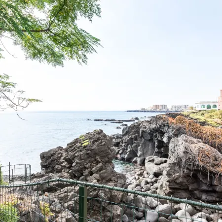 GuestHost - Penelope Seaview Apartment