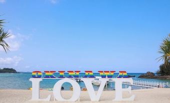 KARIYUSHI LCH.RESORT on The Beach