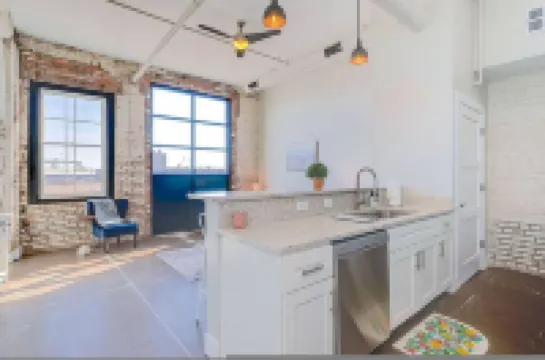 เดอะ สปีคอีซี่ ดาวน์ทาวน์ นิวพอร์ตนิวส์