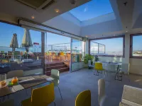 Novus City Hotel Hotels near Koukaki