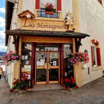 Hôtel Les Montagnards Hotel Exterior