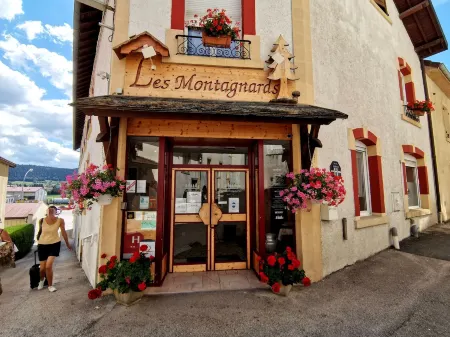 Hotel les Montagnards Отели в г. Монтлебон