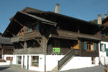 Chalet la Griotte Отели в г. Эгль