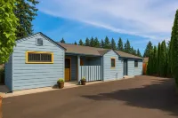 Master Suite with Fruitful Tree backyard Hotels in Lake Forest Park