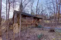 Er259- Country Charm Great Location, Close to Town 2 Bedroom Cabin by RedAwning