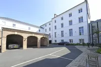 マノワール ドゥ レヴェシェ & スパ - 駐車場
