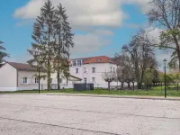 L'Horloge - Appart'Hotel Proche de Disneyland Hotels in Montevrain