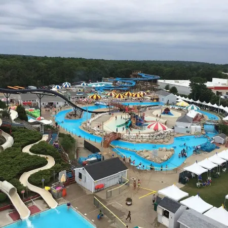 Waterfront Amazing views - private access to Parkwood beach