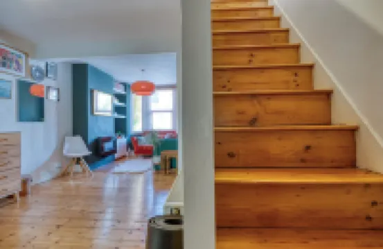 Stylish 2Bd with Private Garden and Sauna