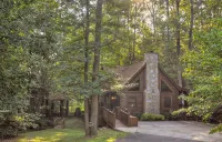 Er50 - Creekside - Great Location. Close to All the Action! 2 Bedroom Cabin by RedAwning