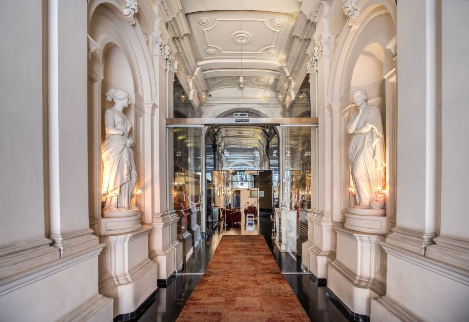 라 그리페 로마 엠갤러리 컬렉션 이미지