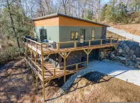 Wet Dry Sauna w Fireplace Close to Waterfalls Hotels near Lake Tahoe