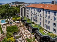هوتل بارك Hotels near Bacvice Beach
