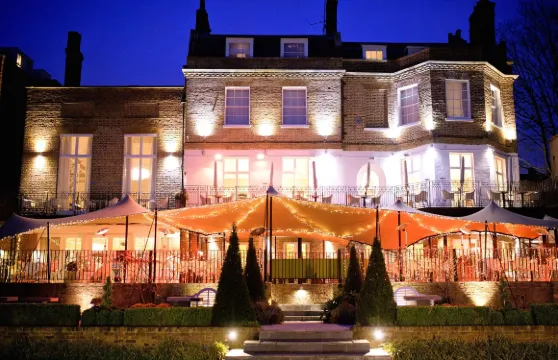 伯明翰河屋酒店