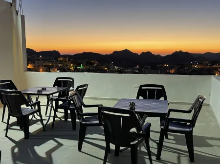 Petra Heart Hotel Отели в г. Вади Муса