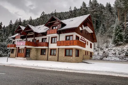 Apartmány Tri Studničky Отели в г. Демановска-Долина