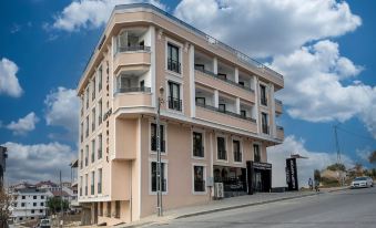 LUXURY AIRPORT HOTEL