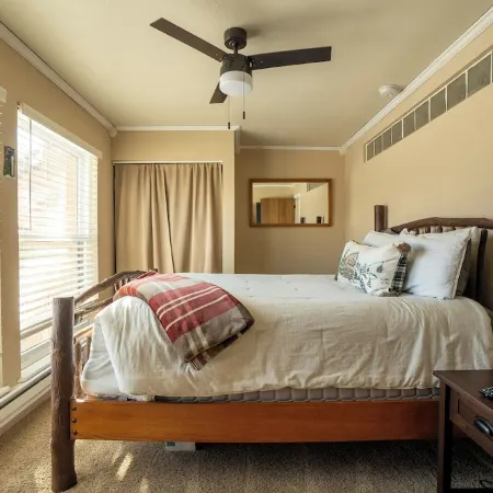Tranquil 2-bedroom condo in Brian Head with pool and sauna