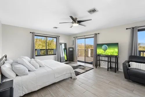 Backyard Oasis, Mountain Views, Resort Style Pool & Jacuzzi!