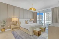 Brand New Beachfront 2 bed/2.5ba Condo in 5 star resort Palm Beach area Hotel in zona Rapids Waterpark