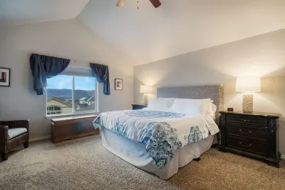 Spacious 5 Bedroom Home With Mountain Views, Heated Pool, & Sunroom!