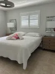 3 Bedroom 2 Bath Heated Pool, 1 Block to Wilton Dr Close to Beaches  Sleeps 6