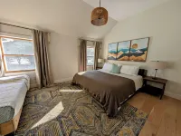 Indoor Pool, 7 Bdrm, Designer Home, Hot Tub, Stunning Kitchen Hotels in Highland