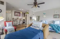 Cozy upstairs Studio Condo at Diamondhead overlooking the Lake & Country Club