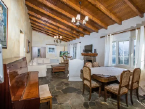 Raise Polydrosos Mountain Stay Ξενοδοχεία στην πόλη Πολύδροσος