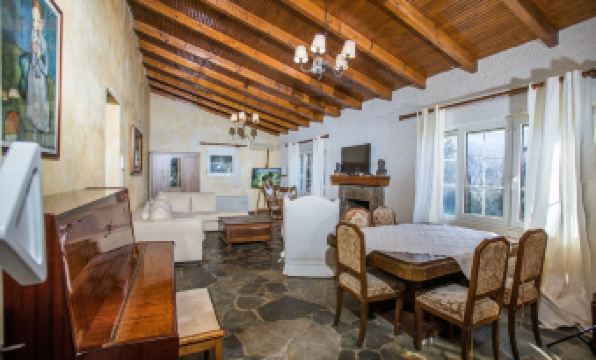 Raise Polydrosos Mountain Stay