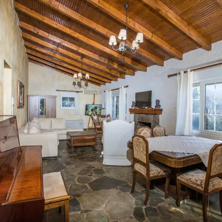 Raise Polydrosos Mountain Stay