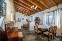 Raise Polydrosos Mountain Stay