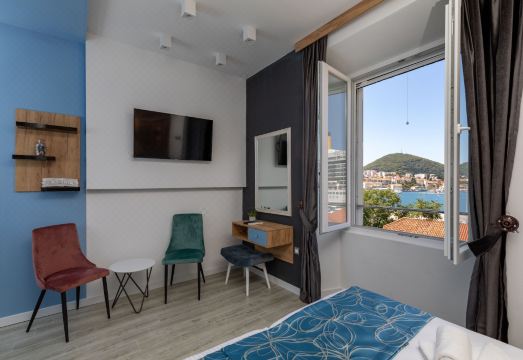 아파트먼트 앤 룸스 나이다 주변 전경