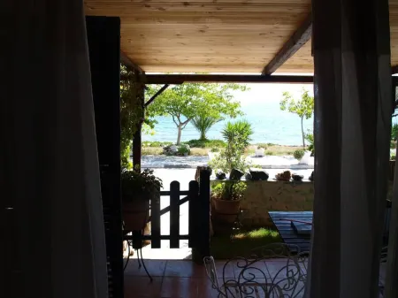 Alonaki Seafront Cottage