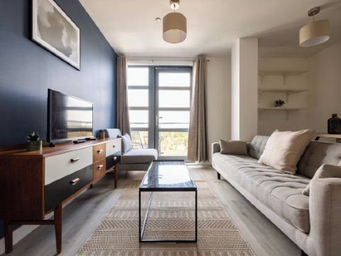 Beautiful Canal-Side Apartment in Islington