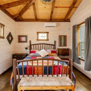 FoRest ReTreeT 2 bedroom•Hot Tub•Unique •Chatming•Adairsville•Cabin•Private