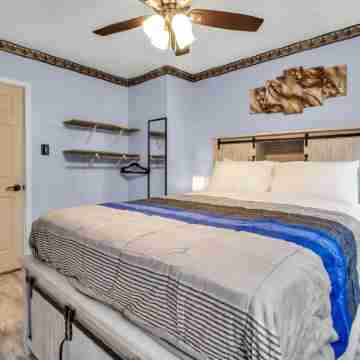 Charming 3-Br House in lovely Buffalo with AC, WiFi & Free Parking Rooms