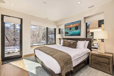 Luxury Ski-in/Ski-Out 4 Bedroom + Office with Westin Resort Amenities Hotels near Beaver Creek Resort